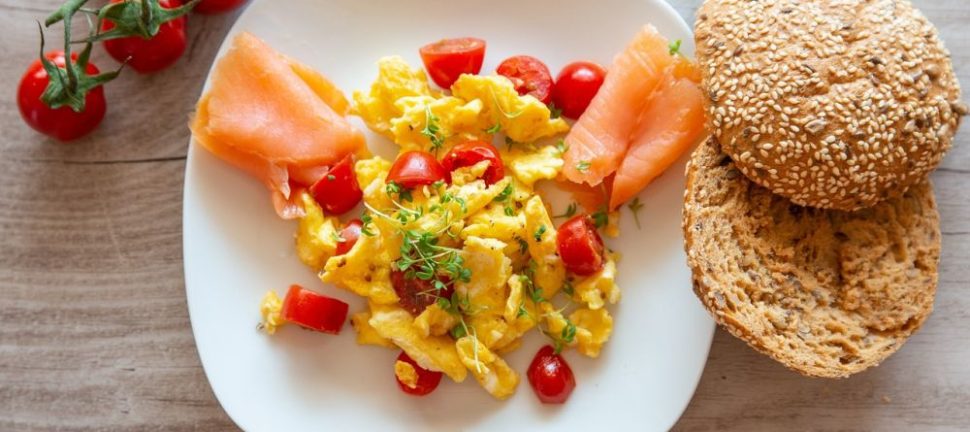 Brunch opskrifter er blevet en populær trend inden for madverdenen, og der er mange, der nyder at tilbringe weekendmorgener med en lækker og afslappet brunch